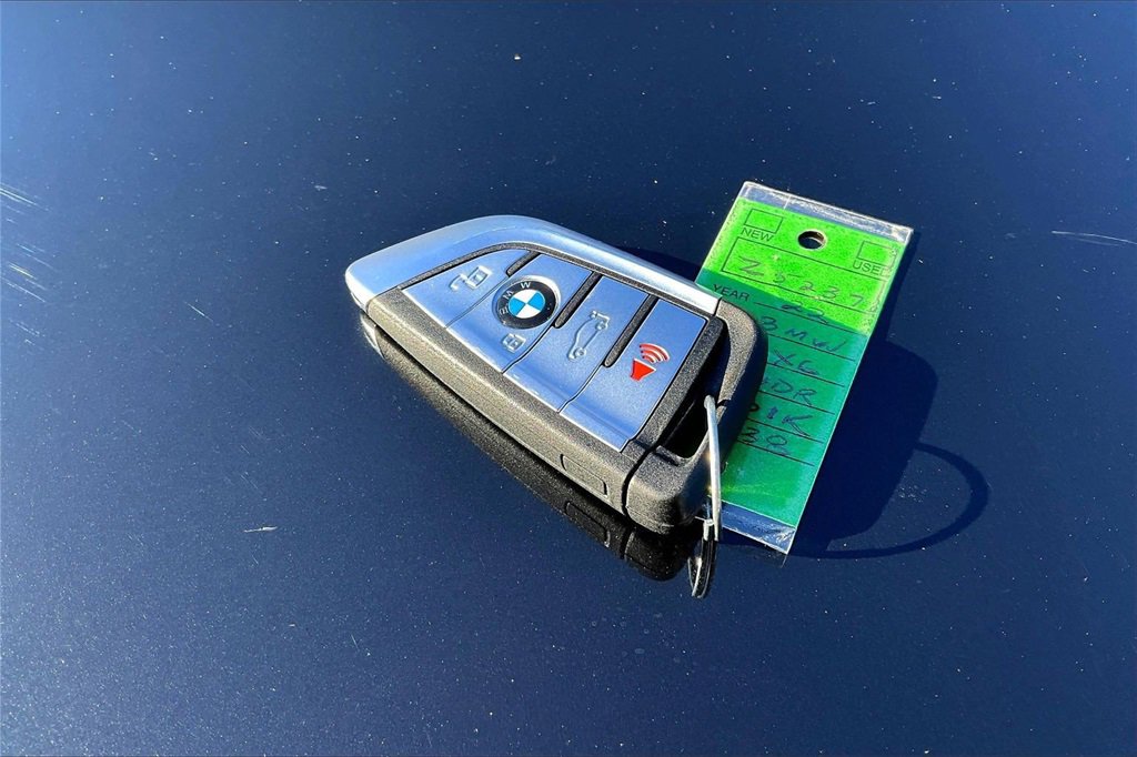 Used 2022 BMW X6 xDrive40i w/ M Sport Package image 12