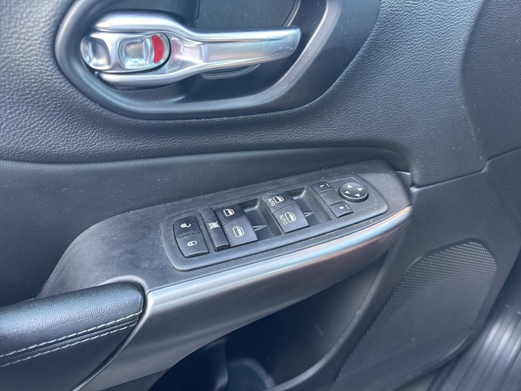 Used 2021 Jeep Cherokee Latitude Lux FWD image 26