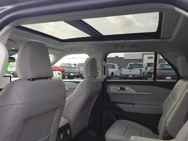 Certified 2025 Ford Explorer Active w/ Active Comfort Package AWD/4WD image 17