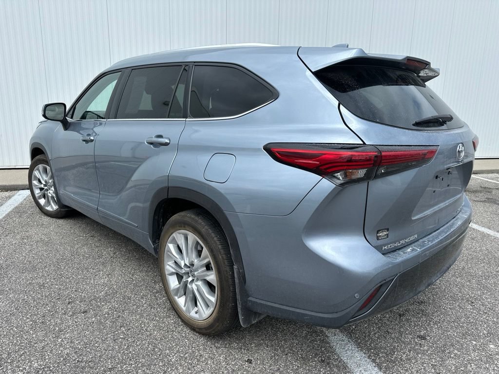 Used 2022 Toyota Highlander Limited AWD/4WD image 5