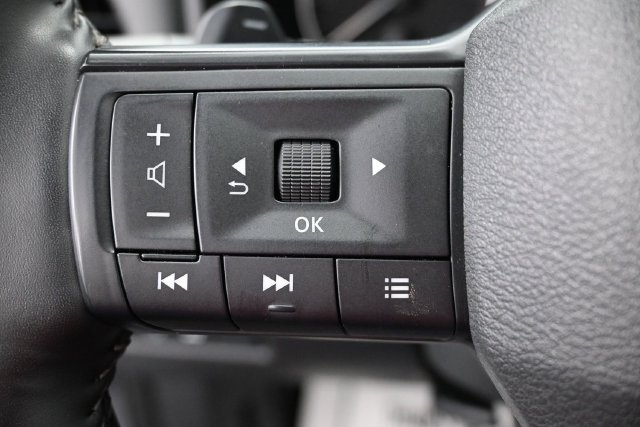 Used 2025 Nissan Rogue SV FWD image 17