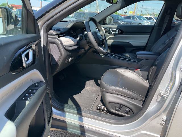 Used 2025 Jeep Compass Limited AWD/4WD image 8