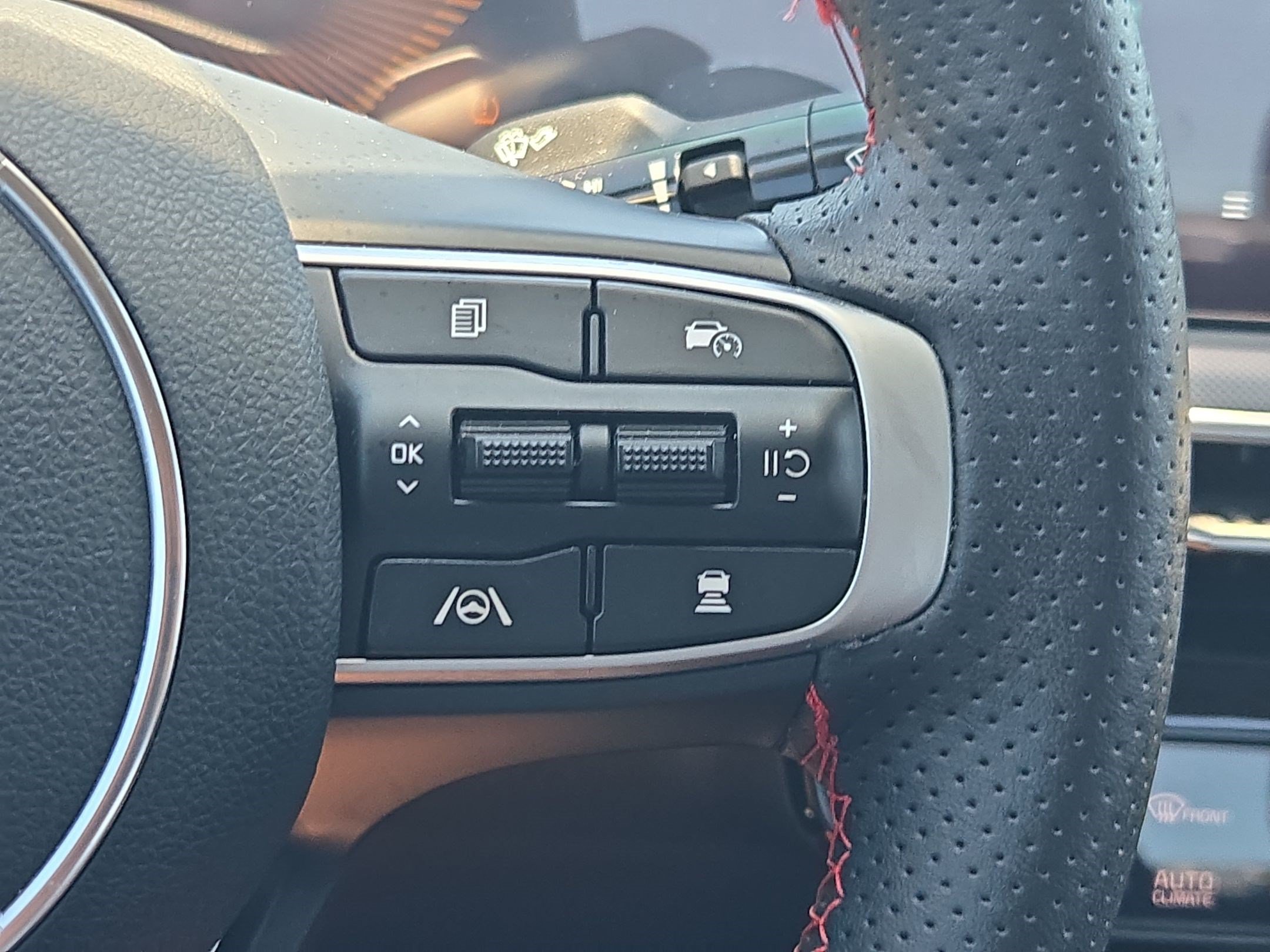 Used 2025 Kia K5 LXS FWD image 35