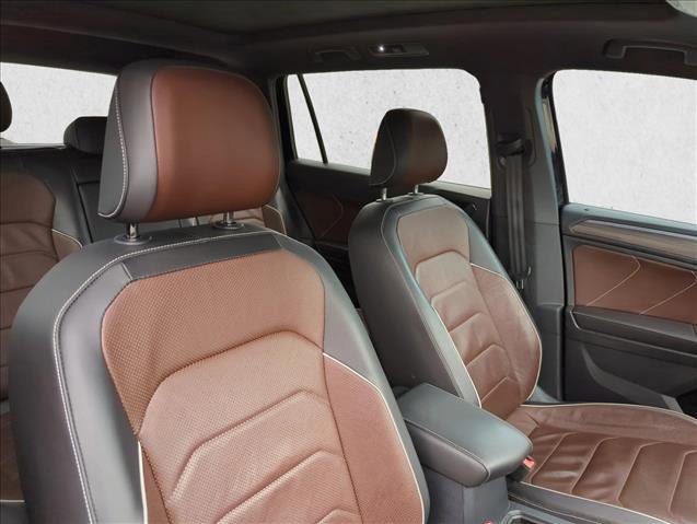 Used 2024 Volkswagen Tiguan SEL R-Line AWD/4WD image 23
