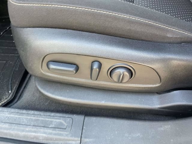 Used 2022 GMC Acadia SLE w/ Driver Convenience Package FWD image 16