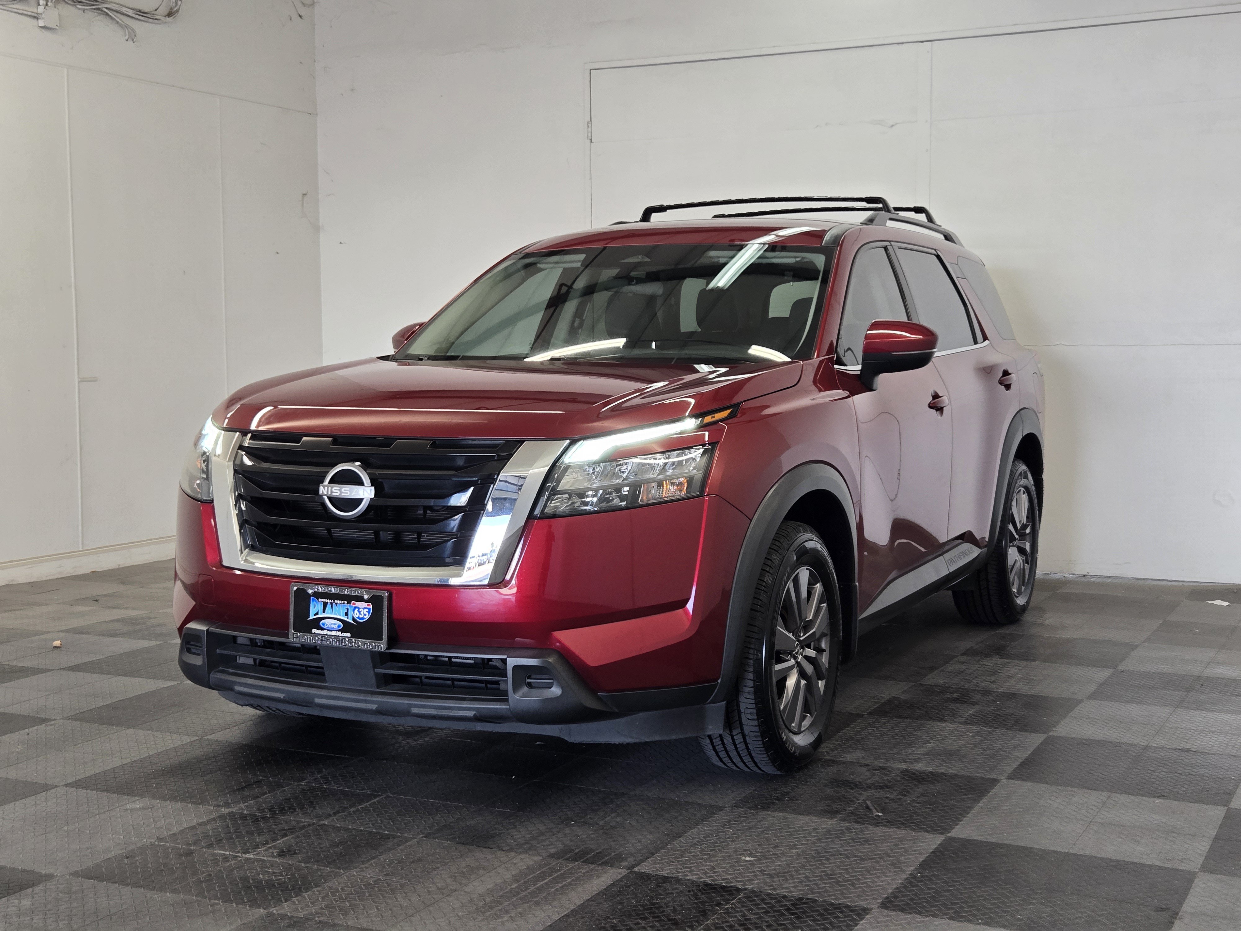 Used 2023 Nissan Pathfinder SV FWD image 4