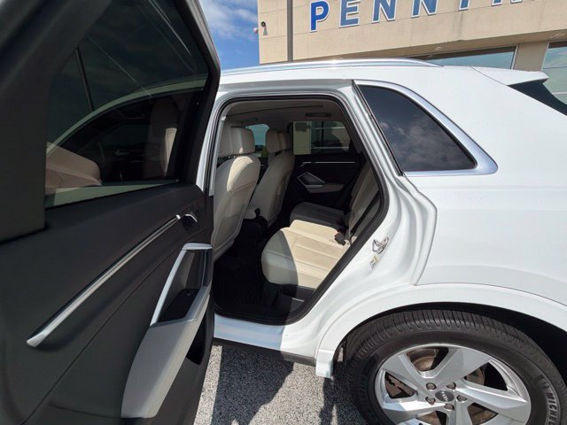 Used 2020 Audi Q3 2.0T Premium w/ Convenience Package AWD/4WD image 13