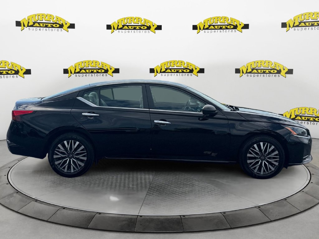 Used 2025 Nissan Altima 2.5 SV FWD image 8