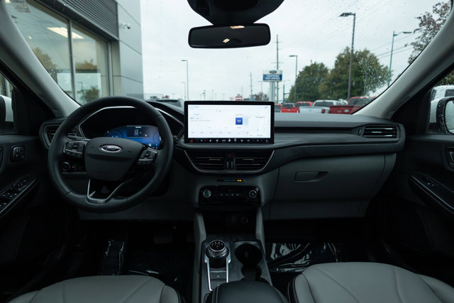 Certified 2025 Ford Escape Platinum w/ Premium Technology Package image 11