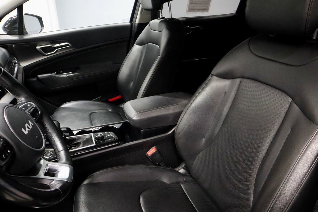 Used 2025 Kia Sportage EX FWD image 25