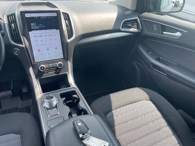 Certified 2024 Ford Edge SE image 19