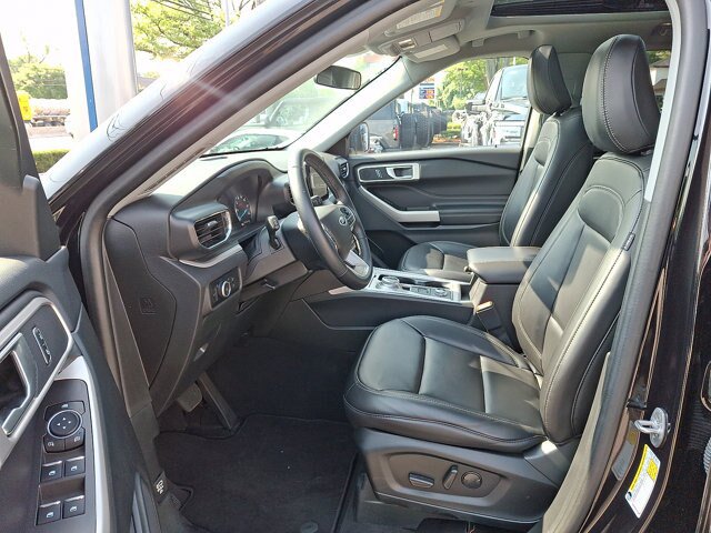 Certified 2023 Ford Explorer XLT w/ Equipment Group 202A AWD/4WD image 3