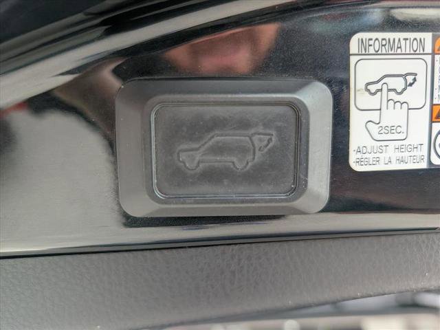 Used 2018 Toyota RAV4 Limited image 19