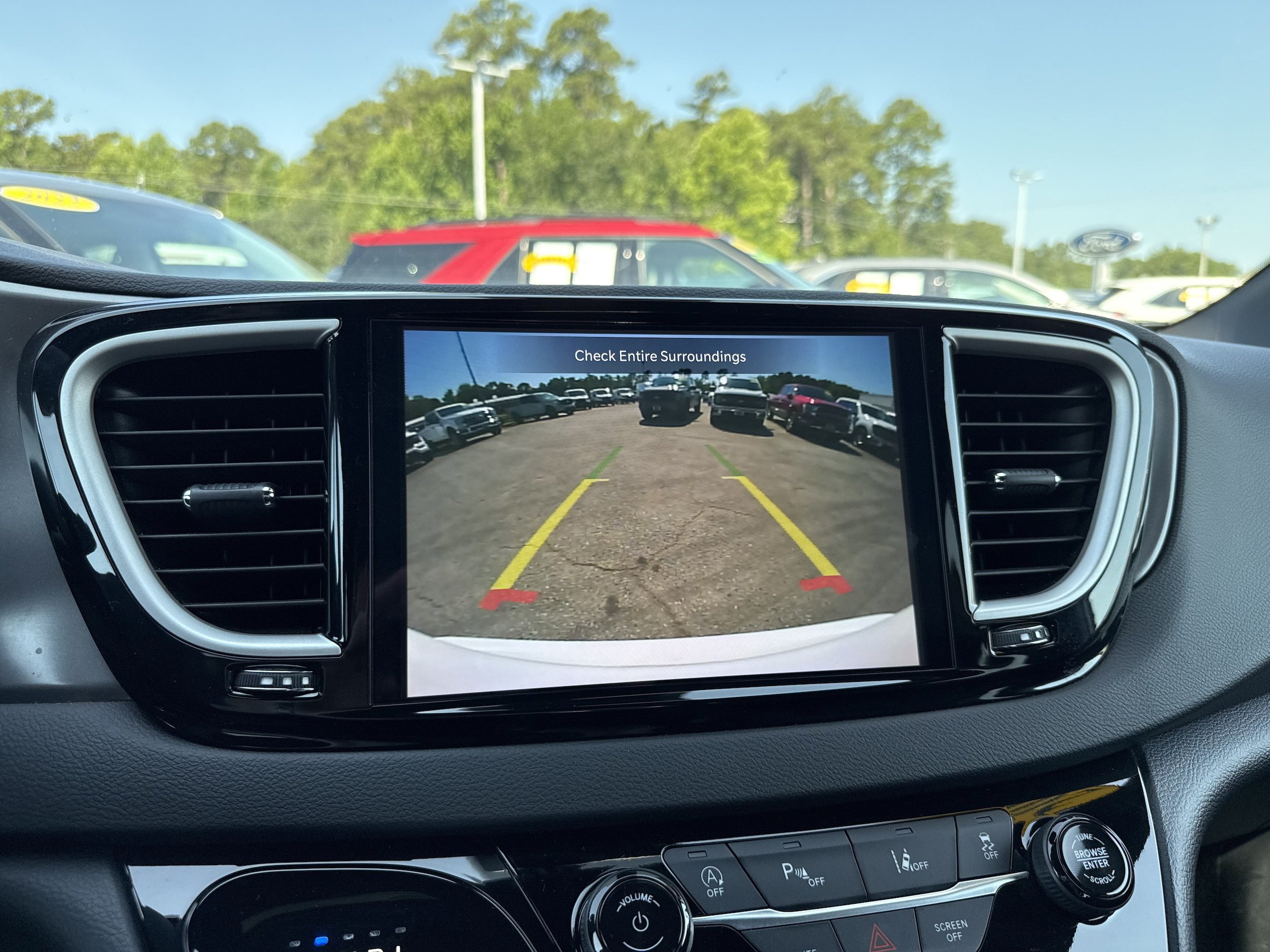 Used 2025 Chrysler Pacifica Select FWD image 18