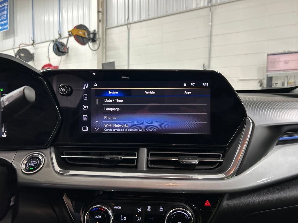 Used 2024 Chevrolet Trax LT w/ Driver Confidence Package FWD image 18