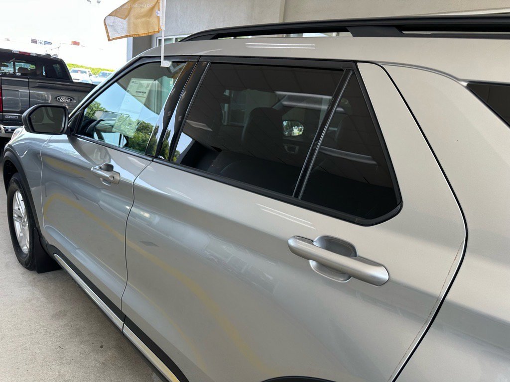 Certified 2020 Ford Explorer XLT w/ Equipment Group 202A image 3