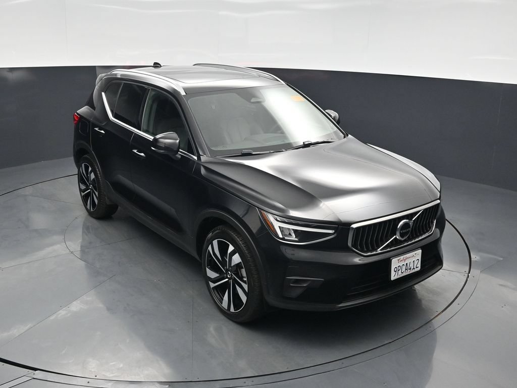 Used 2025 Volvo XC40 B5 Plus AWD/4WD image 40