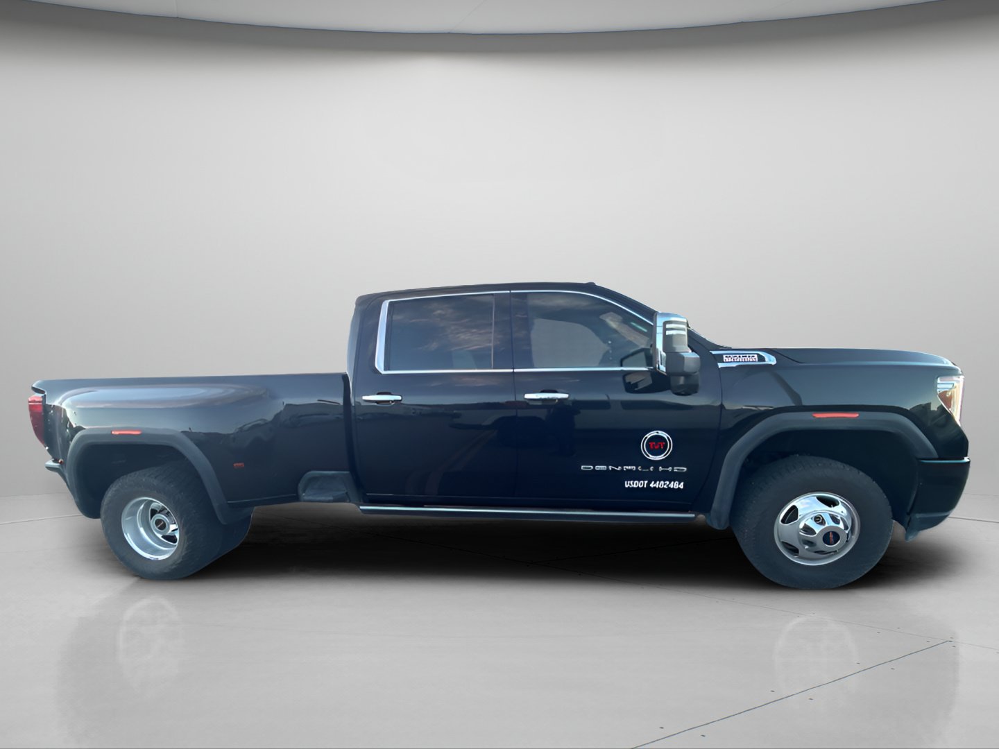 Used 2023 GMC Sierra 3500 Denali AWD/4WD image 4