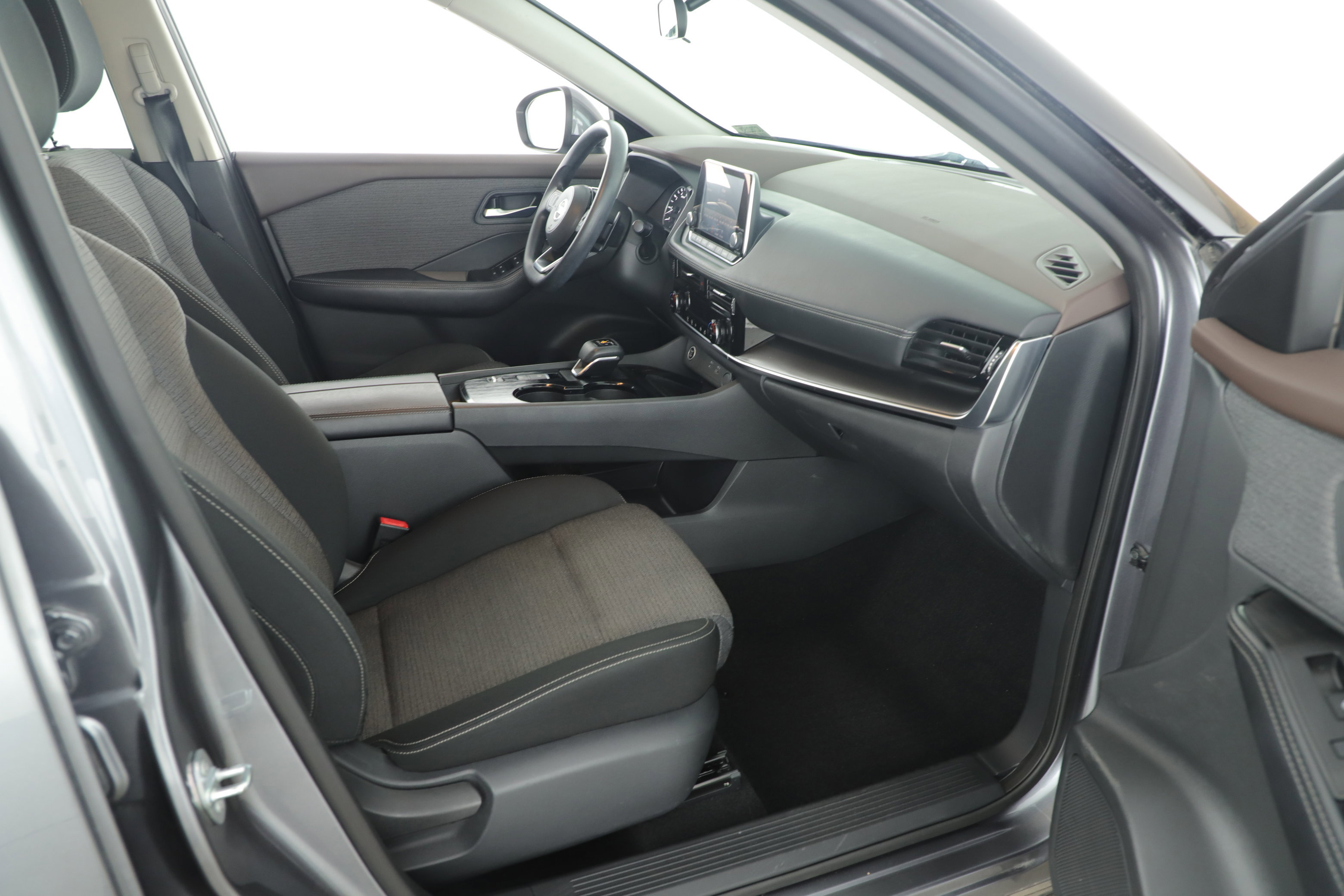 Used 2021 Nissan Rogue SV image 12