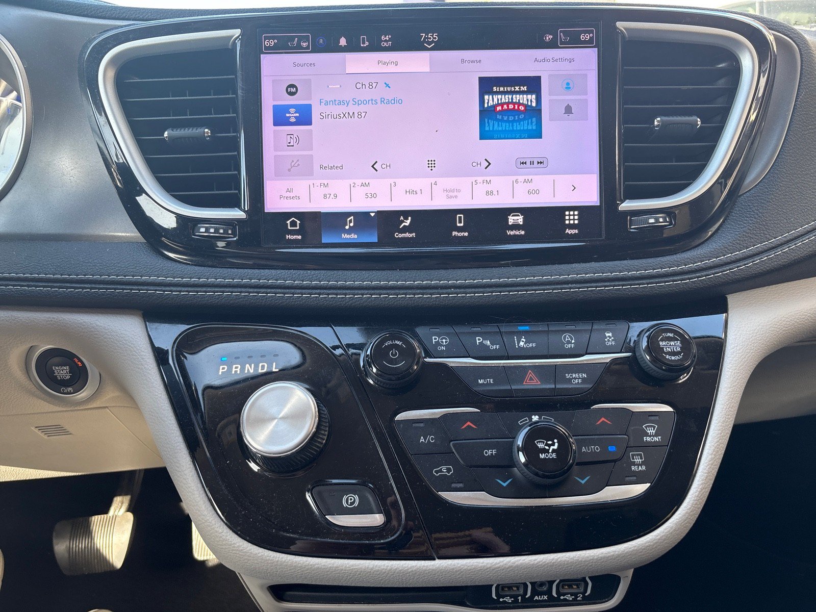 Used 2023 Chrysler Pacifica Touring-L FWD image 18