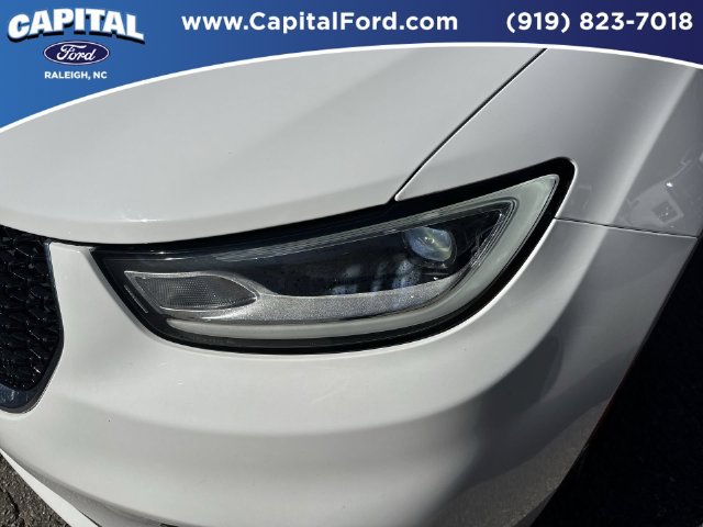 Used 2025 Chrysler Pacifica Select FWD image 11