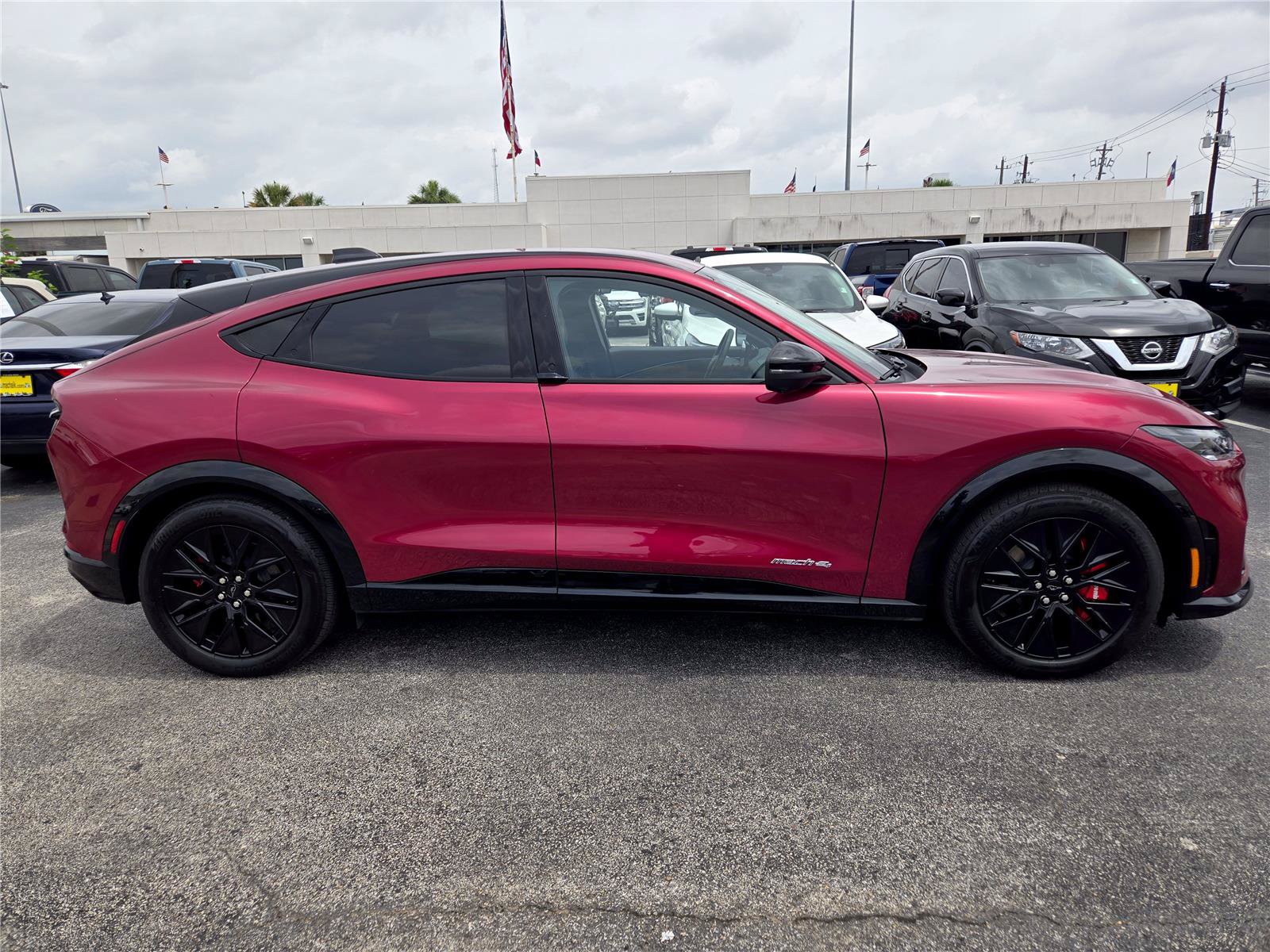 Certified 2025 Ford Mustang Mach-E Premium w/ Sport Appearance Package AWD/4WD image 4