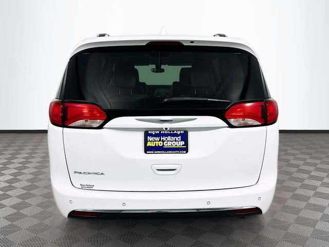 Used 2020 Chrysler Pacifica Touring-L image 4