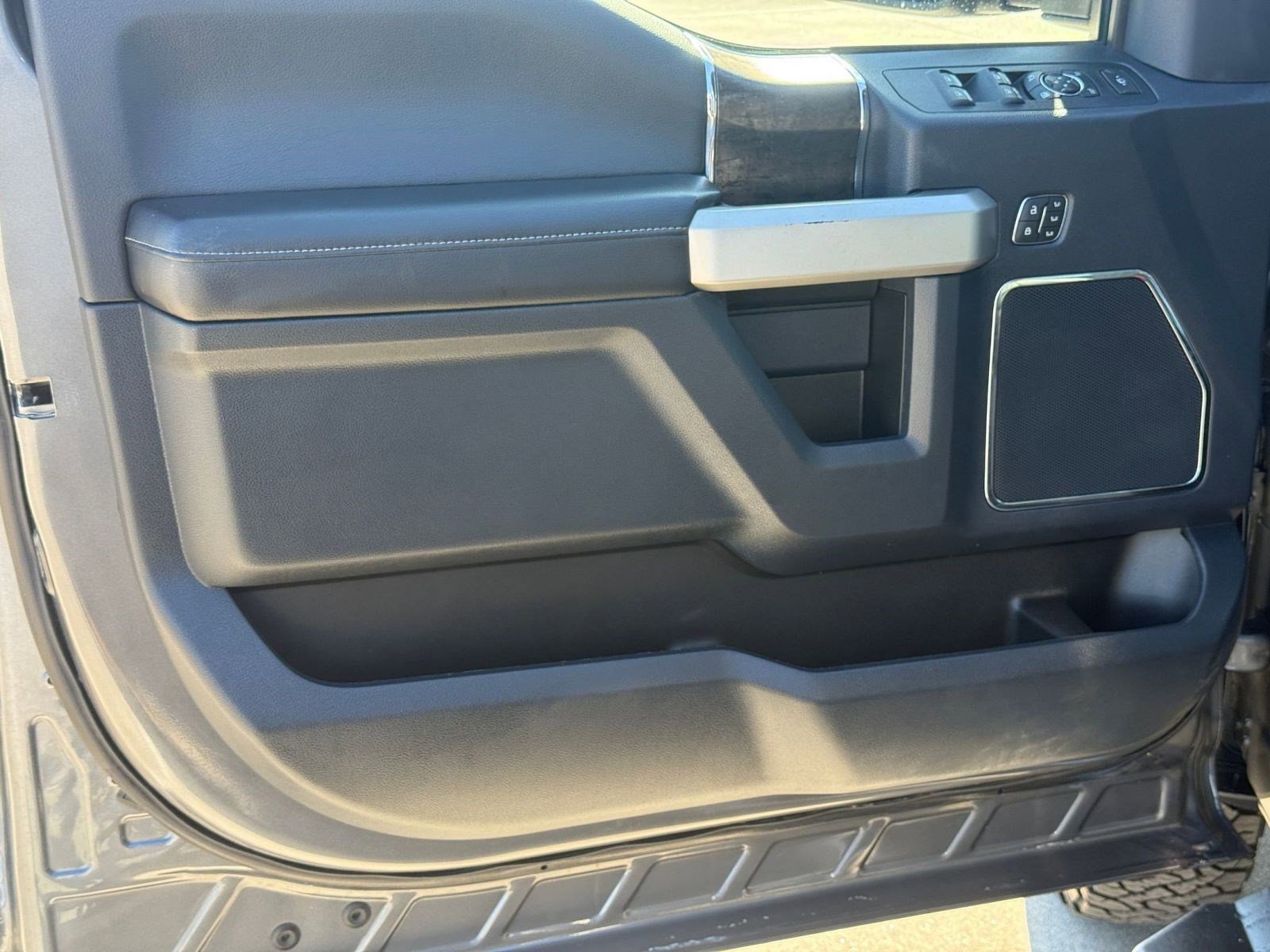 Certified 2022 Ford F350 Lariat w/ Lariat Ultimate Package image 20