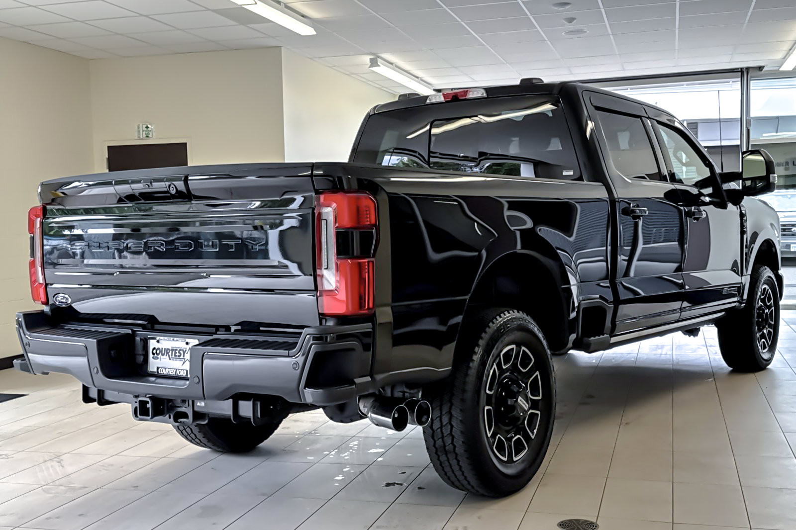 Certified 2025 Ford F350 Platinum AWD/4WD image 4