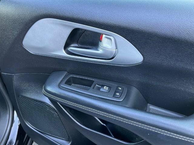 Used 2025 Chrysler Pacifica Limited FWD image 11
