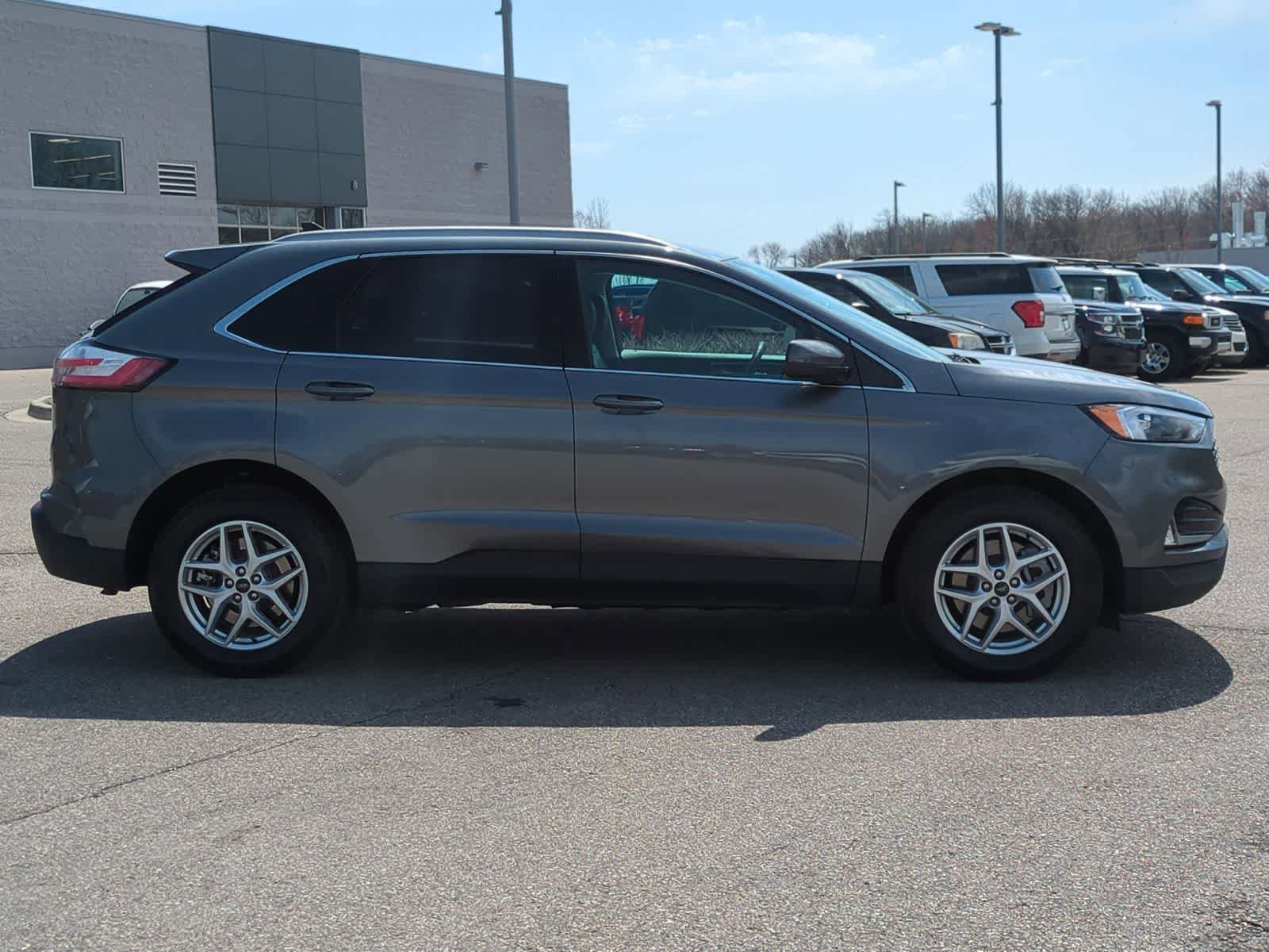 Certified 2024 Ford Edge SEL w/ Convenience Package AWD/4WD image 9