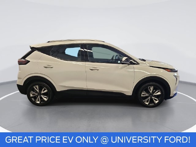Used 2023 Chevrolet Bolt EUV LT w/ Convenience Package FWD image 2