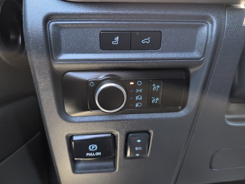 Certified 2024 Ford Expedition XLT RWD image 28