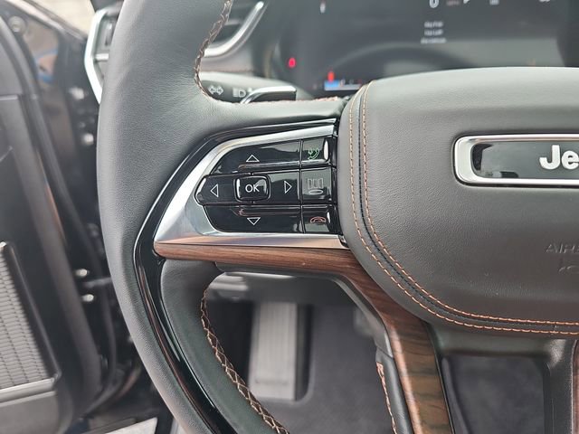 Used 2025 Jeep Grand Cherokee Summit w/ Obsidian Package AWD/4WD image 19