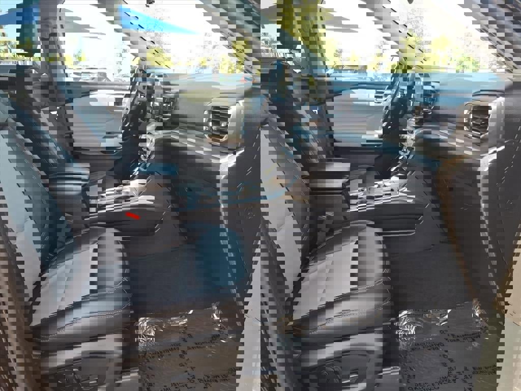 Certified 2022 Ford Explorer XLT w/ Equipment Group 202A image 11