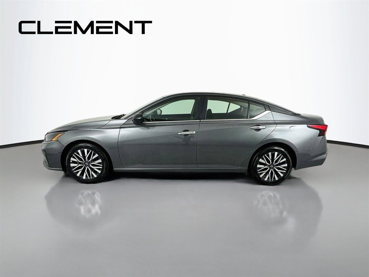 Used 2025 Nissan Altima 2.5 SV FWD image 6