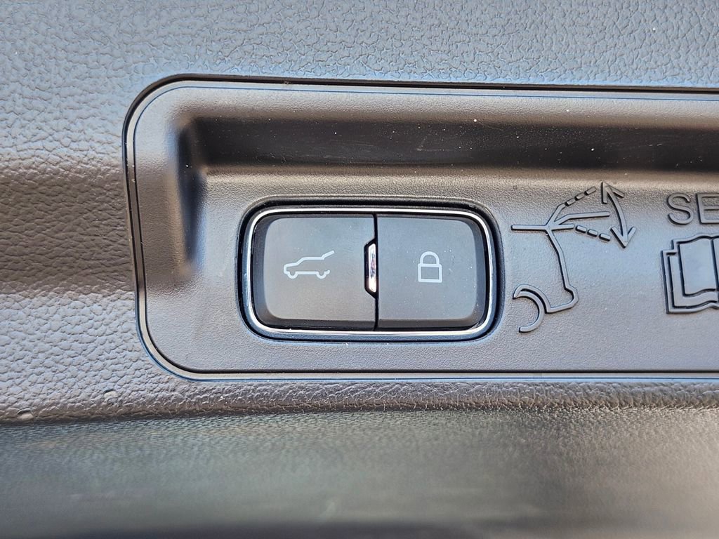 Certified 2022 Ford Explorer XLT w/ Equipment Group 202A image 34