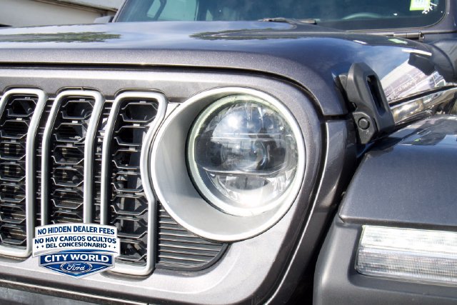 Used 2025 Jeep Wrangler Unlimited Sahara w/ Safety Group AWD/4WD image 8