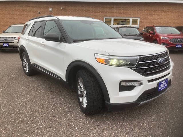 Certified 2020 Ford Explorer XLT w/ Equipment Group 202A AWD/4WD image 3