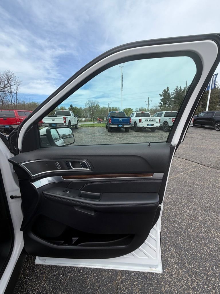 Certified 2019 Ford Explorer Limited w/ Class III Trailer Tow Package AWD/4WD image 17
