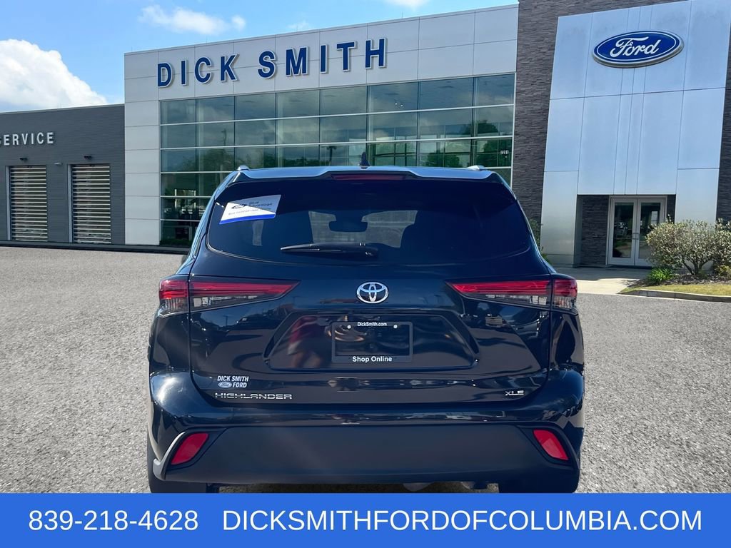Used 2023 Toyota Highlander XLE image 3
