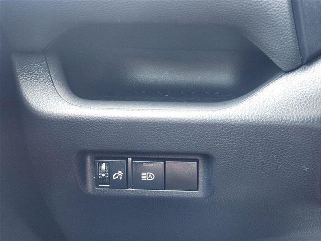Used 2021 Toyota RAV4 XLE FWD image 22