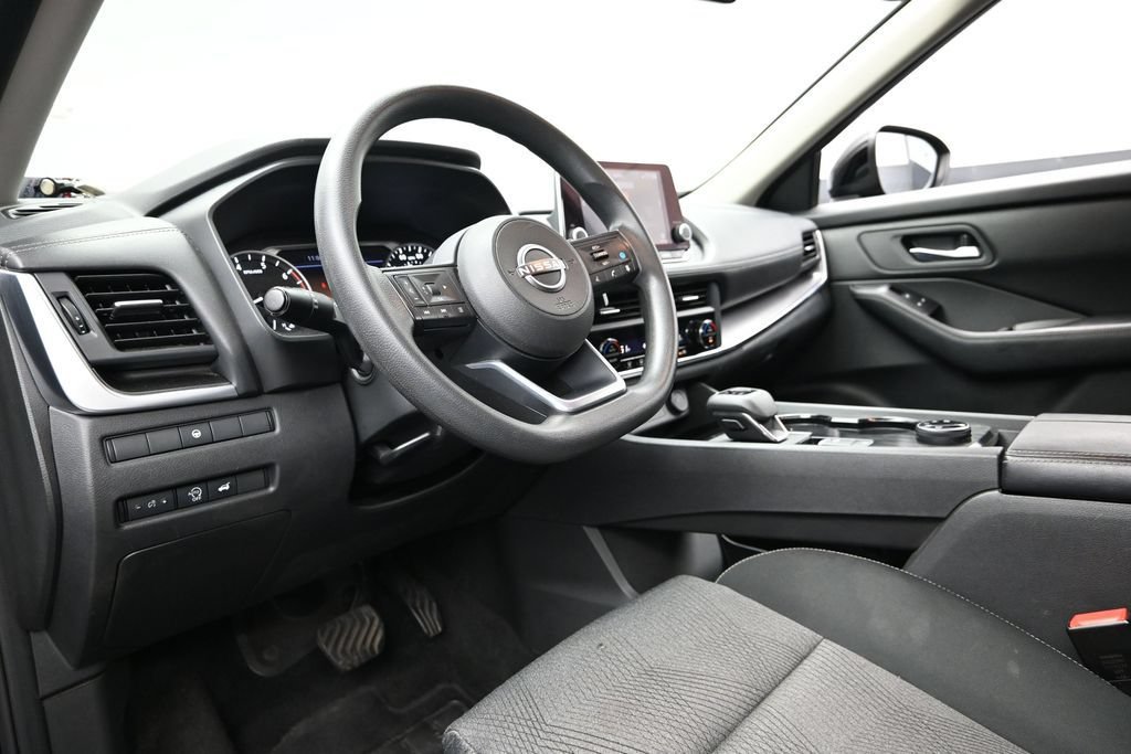 Used 2024 Nissan Rogue SV AWD/4WD image 16