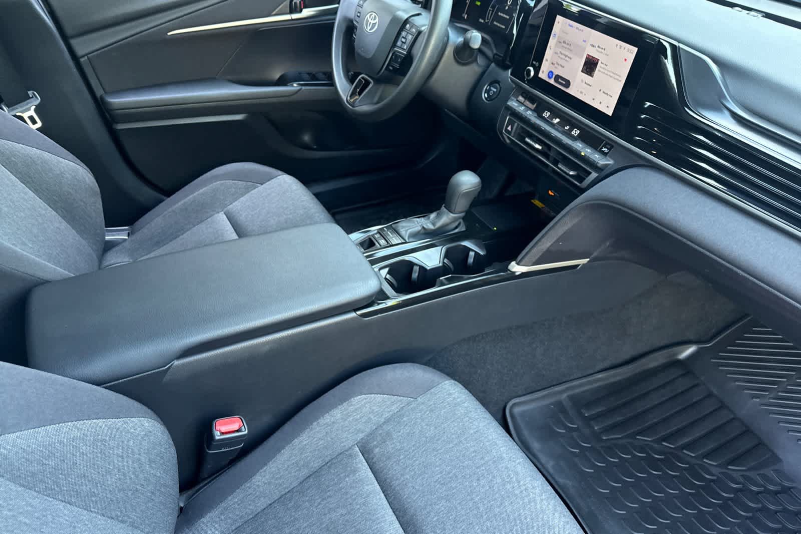 Used 2025 Toyota Camry LE AWD/4WD image 15