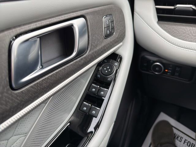 Certified 2025 Ford Explorer Platinum w/ LUX Leather Package image 20
