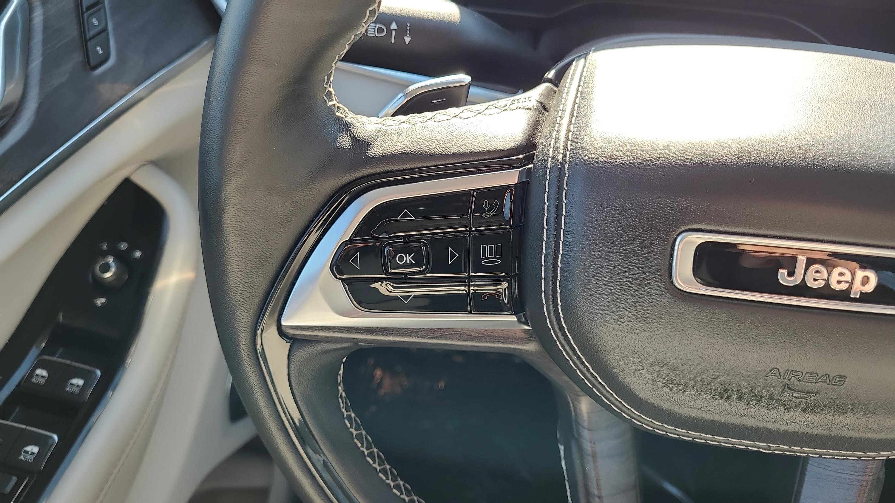 Used 2022 Jeep Grand Cherokee Overland w/ Advanced Protech Group III image 14