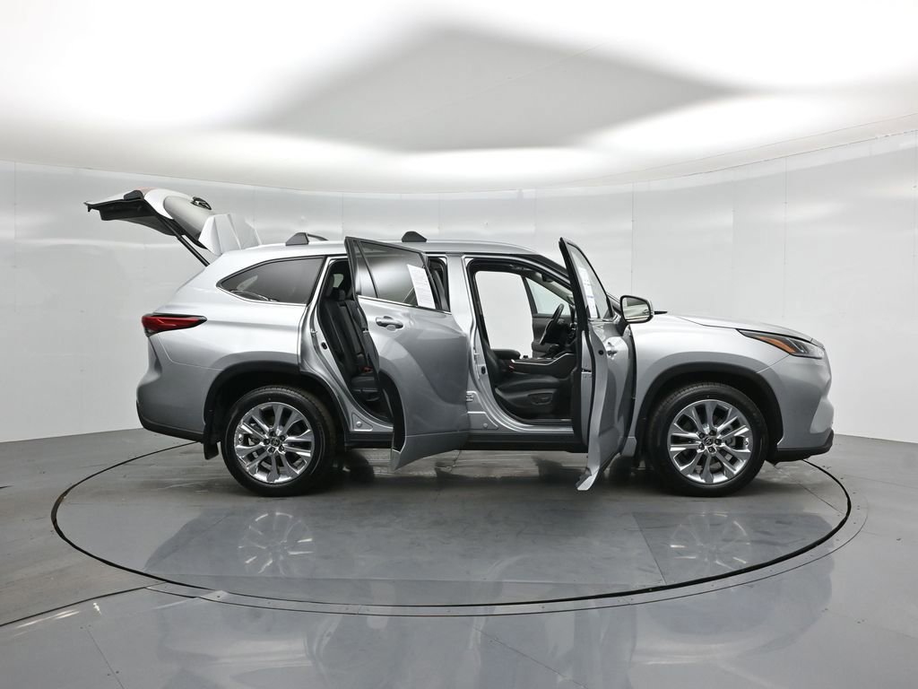 Used 2022 Toyota Highlander Limited image 35