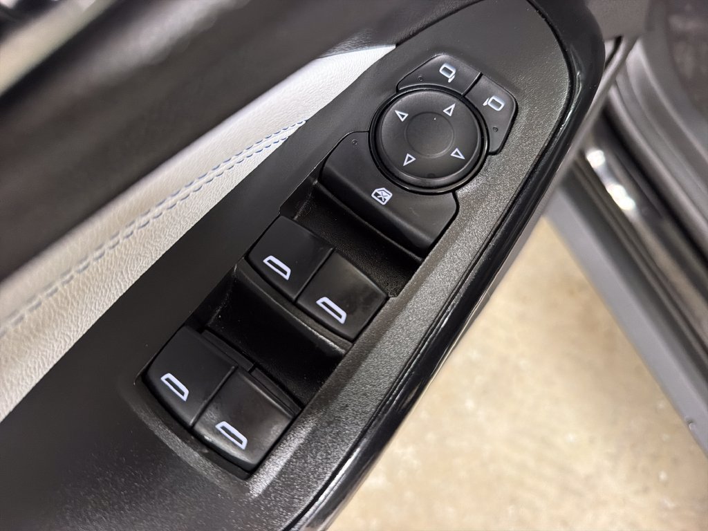 Used 2025 Chevrolet Trax LT FWD image 17