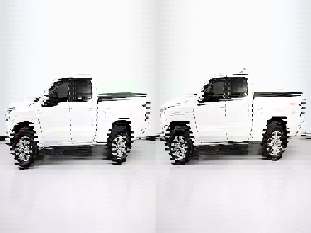 Used 2024 Nissan Frontier SV w/ Technology Package image 2