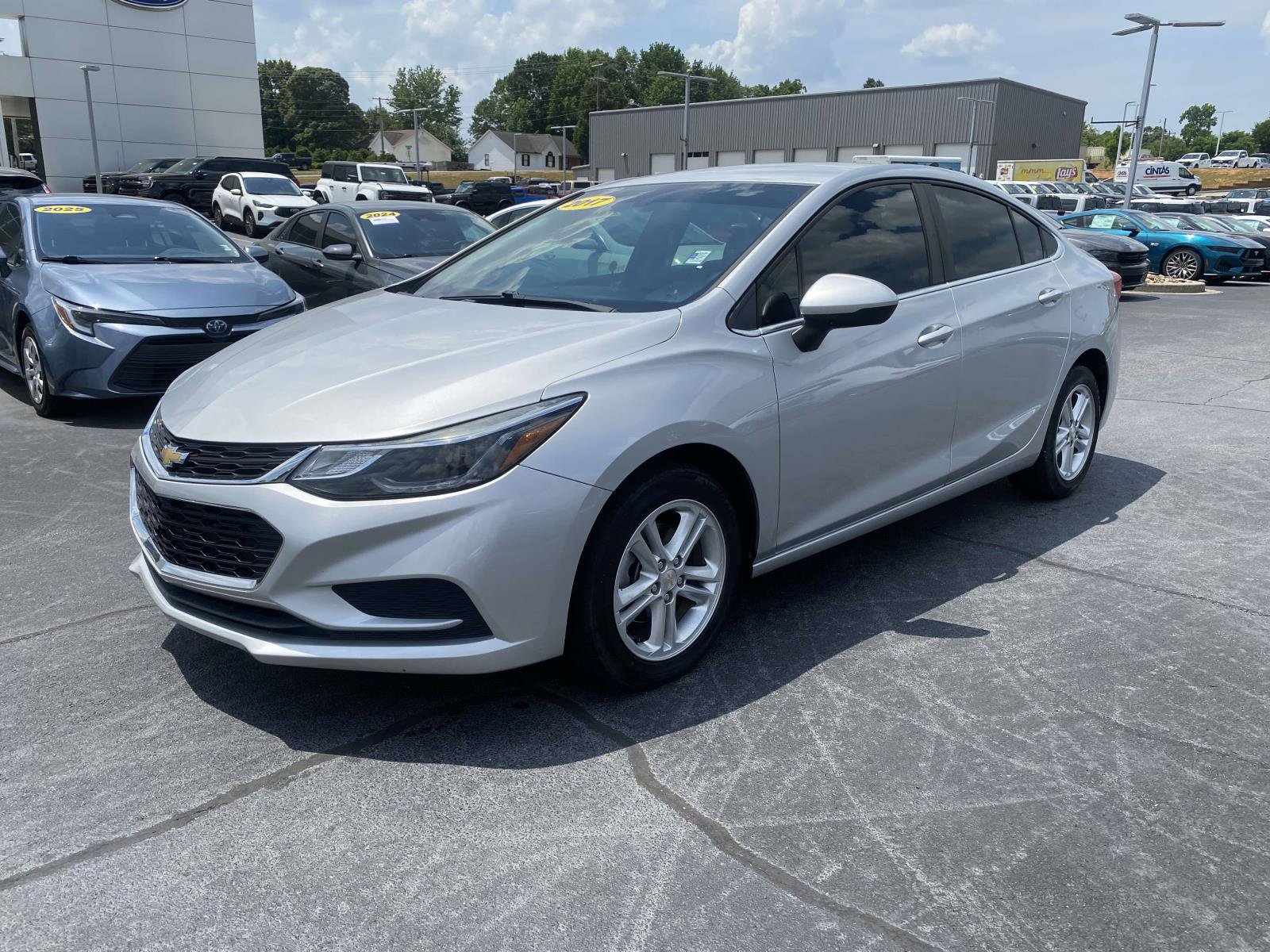 Used 2017 Chevrolet Cruze LT FWD video 3